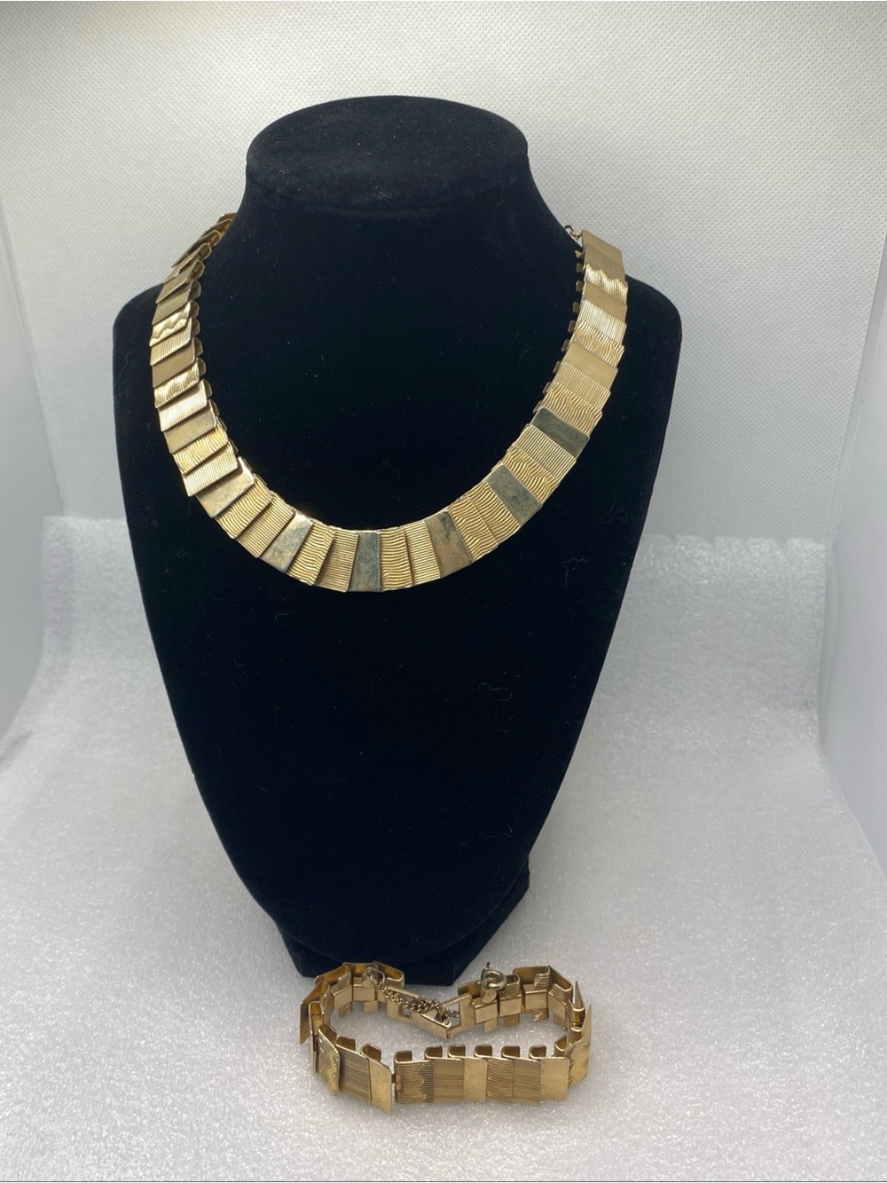 Classic Signed Leru Gold-Tone Collar Necklace and Bracelet Set